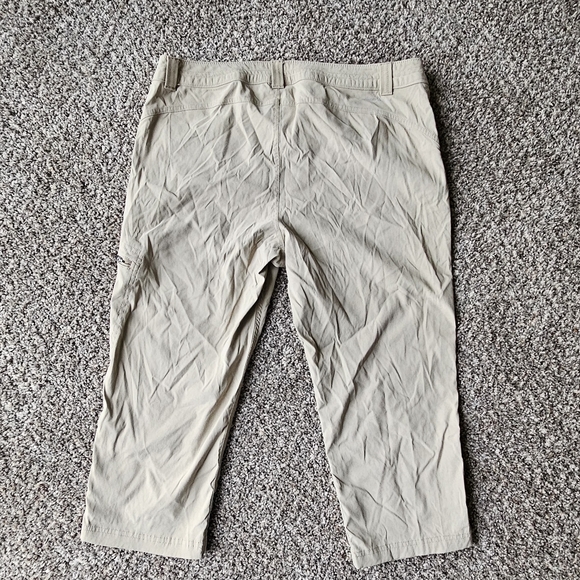 Eddie Bauer Women's Tan Capri Pants Size 14 - Picture 2 of 3